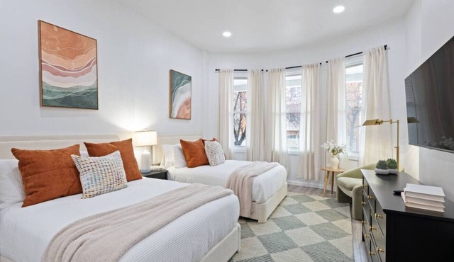 Spacious Loft for Groups| Game Room+ King Bed +NYC