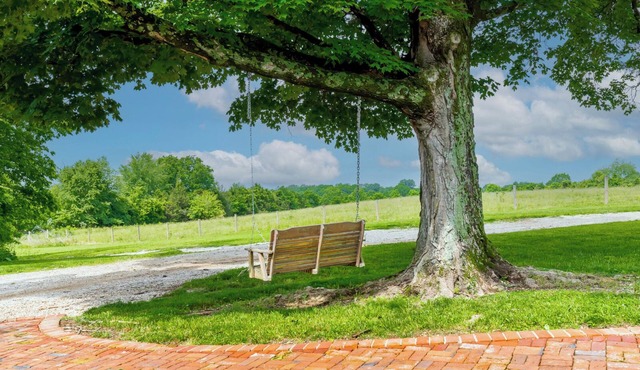 The Horse & Hound Bourbon Trail Retreat at Chickapoo Farm