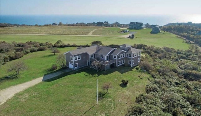'THE PERCH' A classic Block Island home with 360 degree birds' eye views.