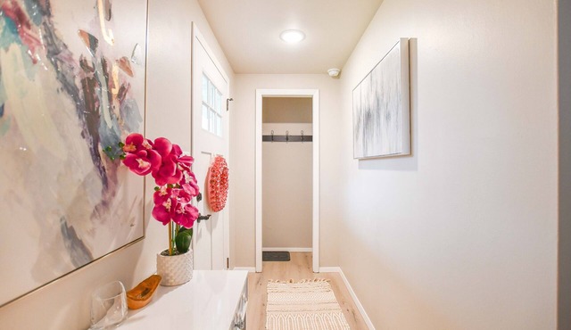 Updated Modern 1-Bedroom in De Pere