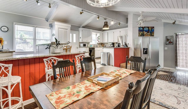 Waterfront Lake Hartwell Vacation Rental w/Dock!