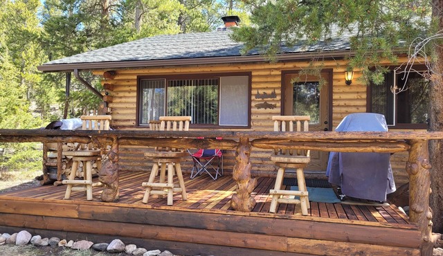 Yellowstone Base Camp- Cabin located on the Chief Joseph Highway