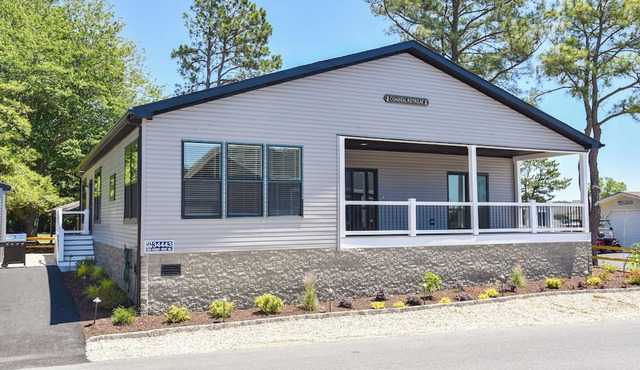 Large, family fun home, beach, pools, pet friendly!