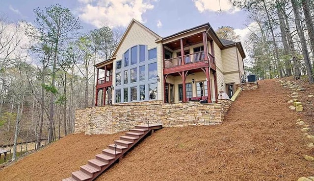 Spectacular 4-bedroom house on beautiful Lake Wedowee